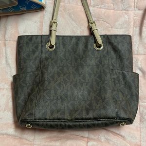 Mi bag. Tote style. Used a few times. In great condition.